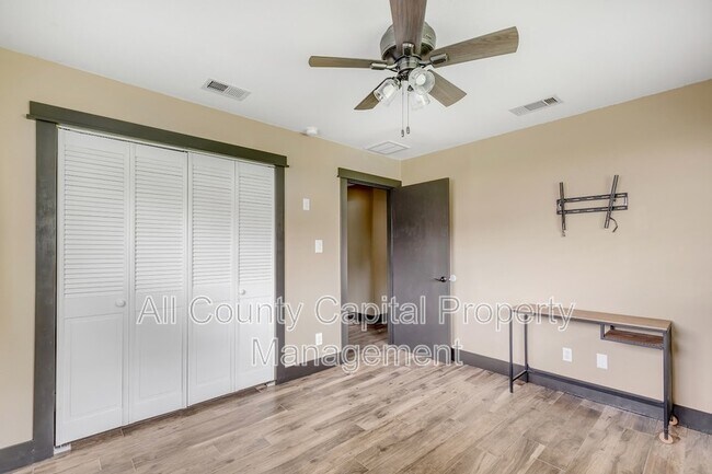 Building Photo - 112 W Mimosa Cir