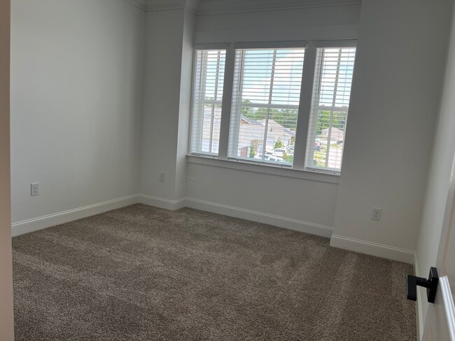 Building Photo - 204 Arcadian Wy