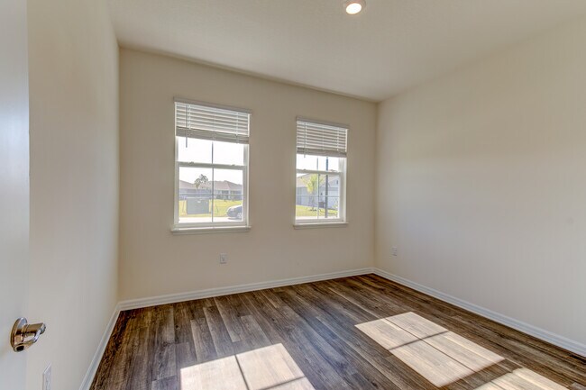 Building Photo - 339 Barebow Ln