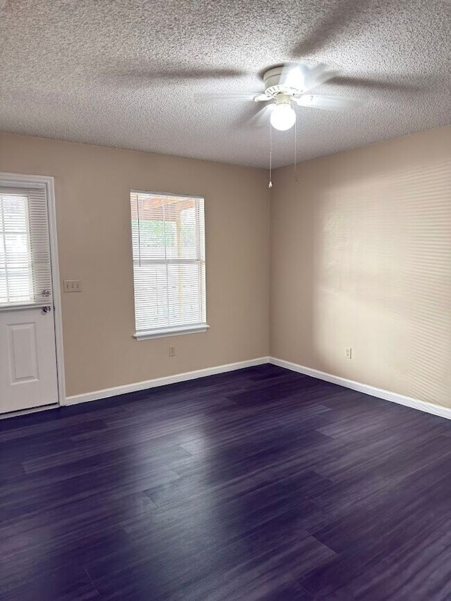 Building Photo - 114 Leeward Ct