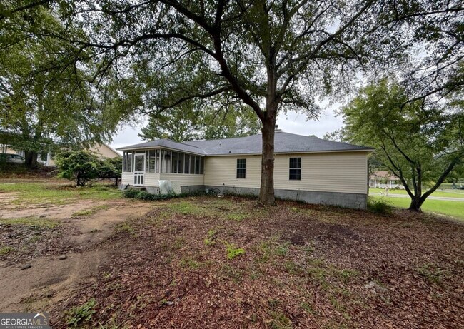Building Photo - 105 Mockingbird Dr