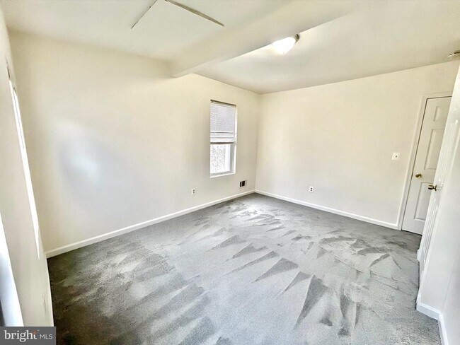 Building Photo - 2000 McHenry St