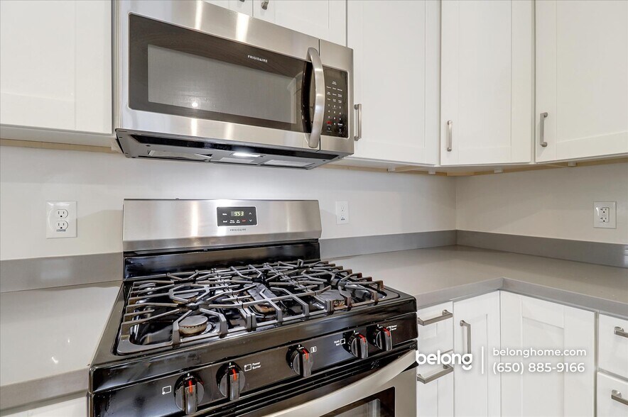 Building Photo - 683 Harbour Way