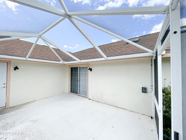 Building Photo - 2011 Beaver Creek Dr