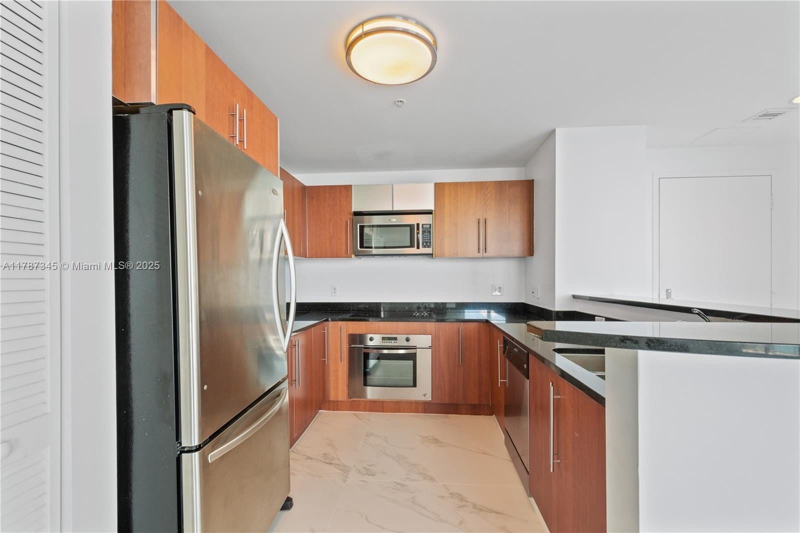 Building Photo - 300 S Biscayne Blvd