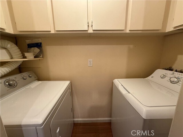 Building Photo - 242 E Fern Ave