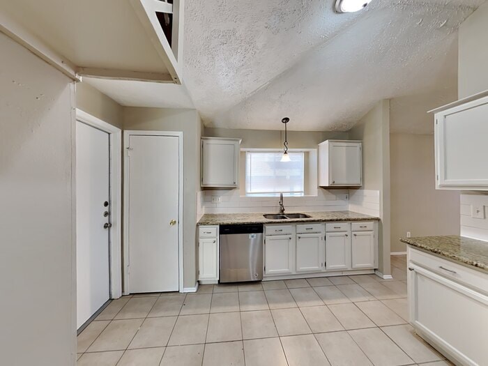 Building Photo - 5927 Woodmancote Dr