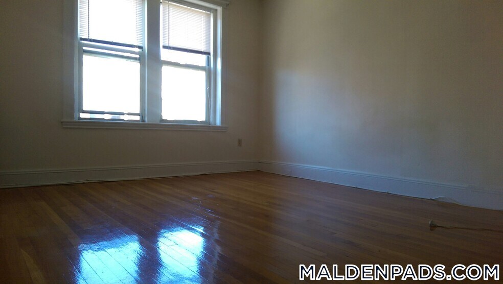 Building Photo - 88 Maple St