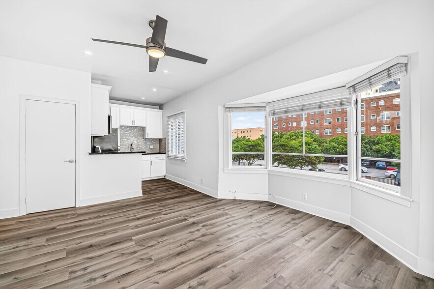 Building Photo - 405 W 3rd St