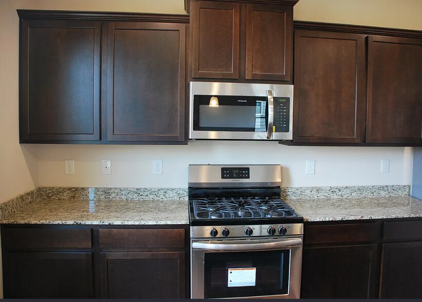 Building Photo - 79 Meadowlark Way