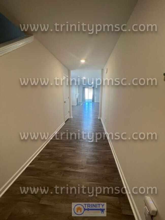Building Photo - LOOK AT THIS BEAUTY!