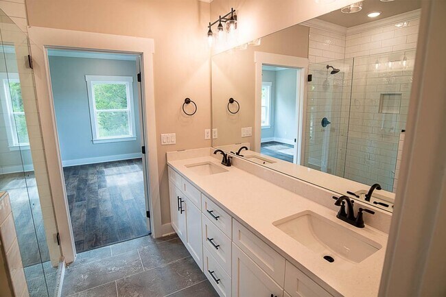 Building Photo - Beautiful 3 Bed, 2.5 Bath, 2 Car Garage - Community Pool & Walking Trail!