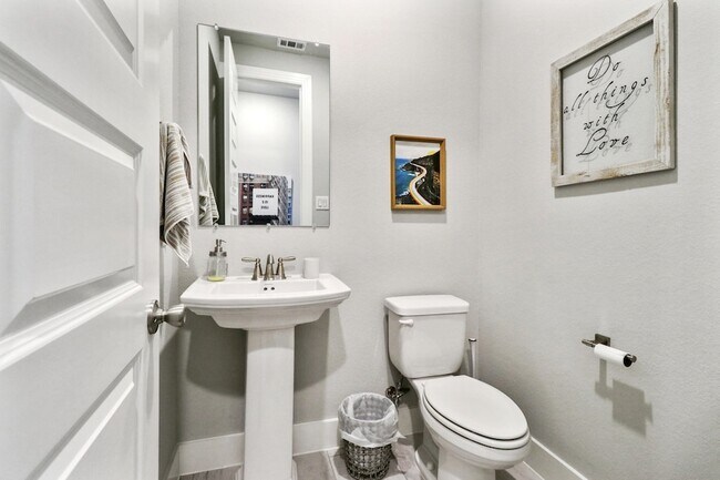 Building Photo - 847 Longbranch Way