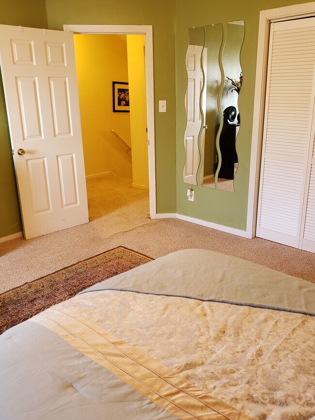 Master Bedroom (Upstairs) - 536 Lanier Crescent