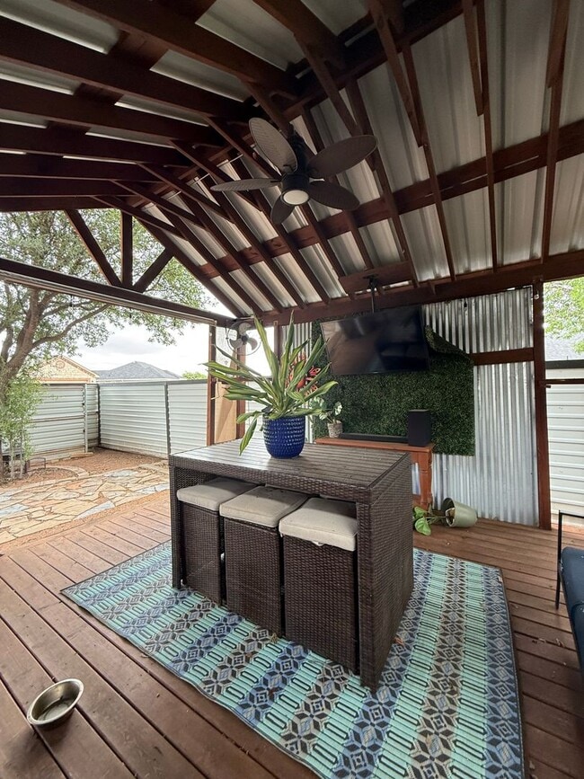 Building Photo - Beautifully updated home IN THE BLUFFS COMING SOON!