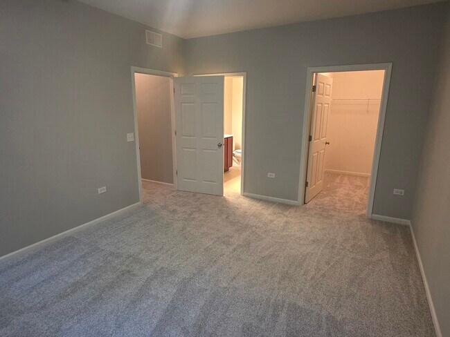 Building Photo - 2250 Aurora Dr