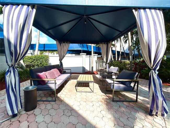 Building Photo - 3031 N Ocean Blvd