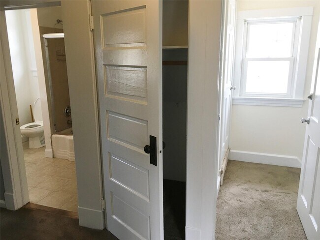 Building Photo - 38 Totten Pl