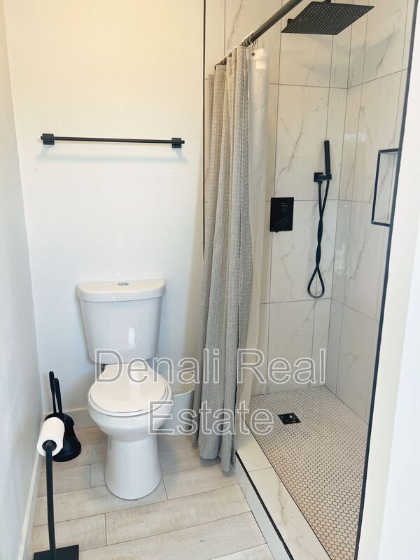 Building Photo - 1759 N Spring Cir