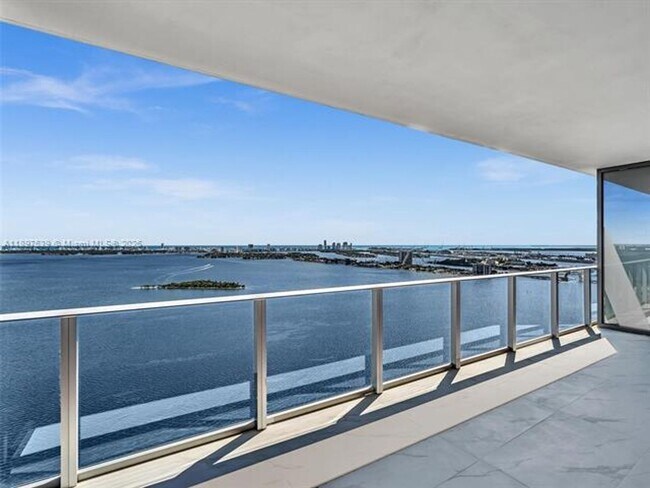 Building Photo - 700 NE 24th St