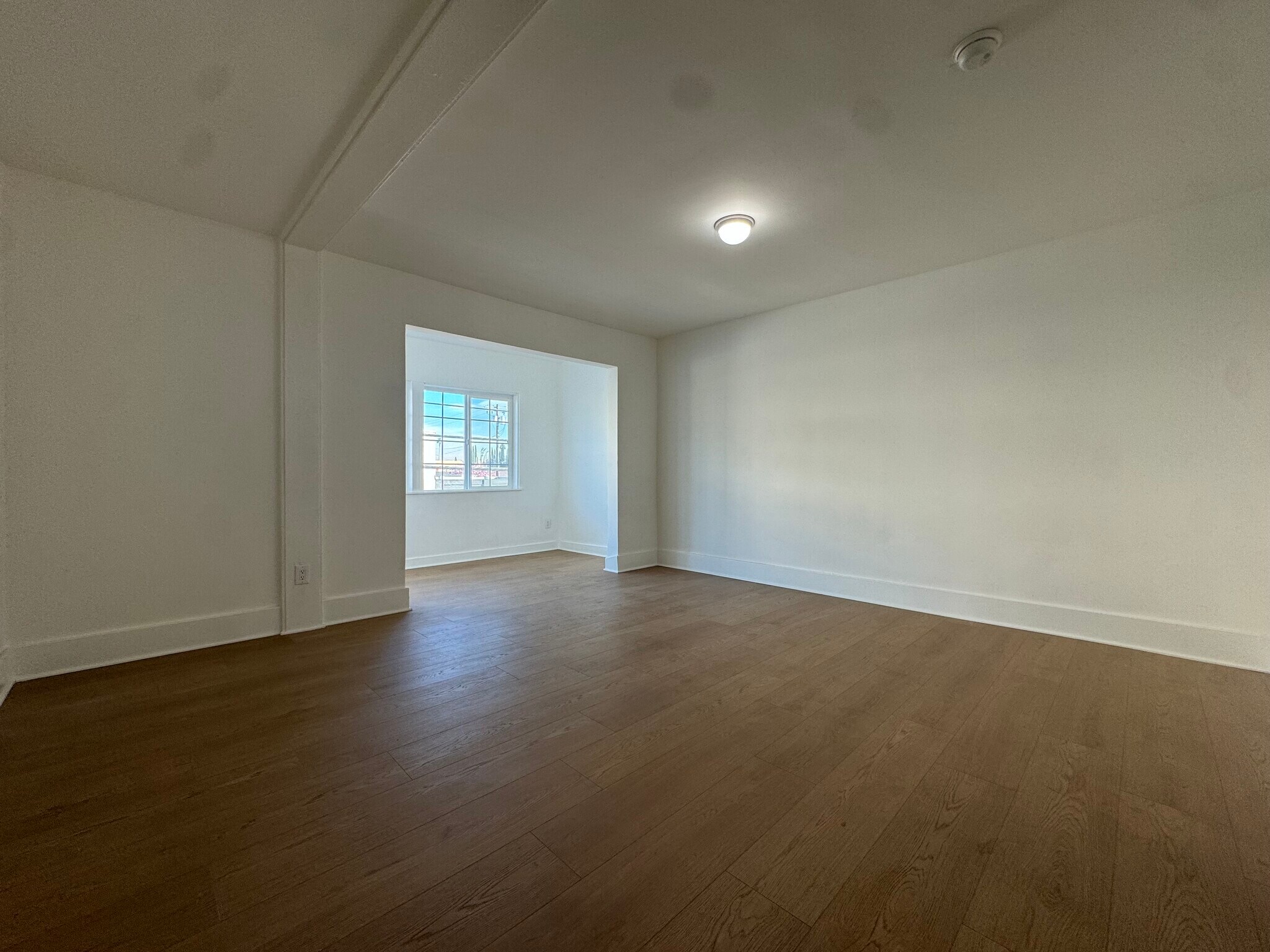 Building Photo - 5319 S Hoover St