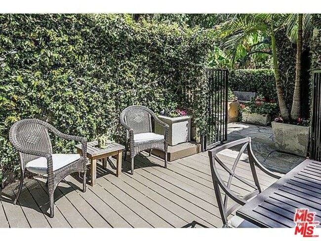 Building Photo - 859 N Spaulding Ave