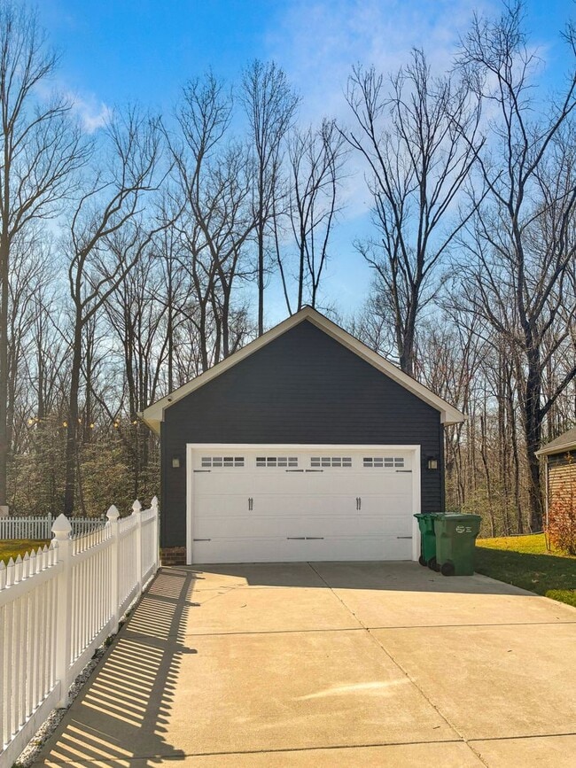 Building Photo - Modern Comfort & Style in a Prime Richmond Location