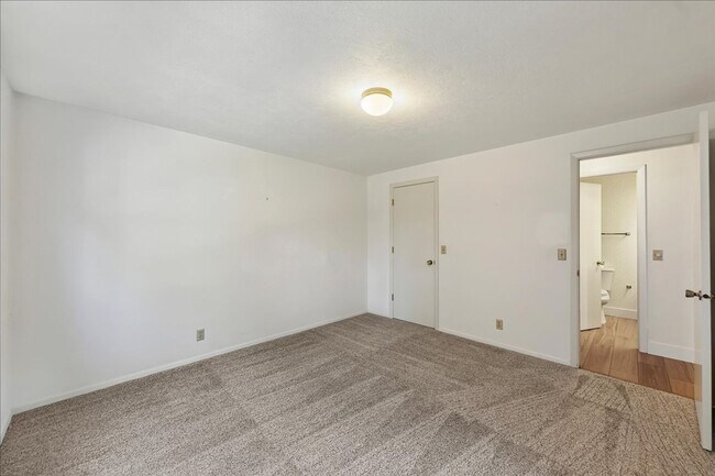 Building Photo - Charming SE Boise Townhome Near the Greenbelt