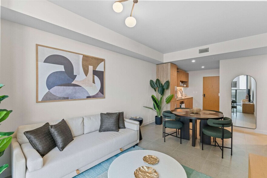 Building Photo - 11 NE 6th St