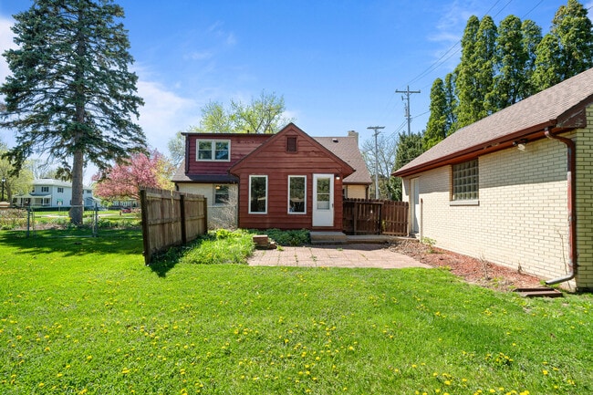 Building Photo - 11 S Church St