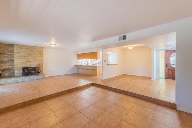 Building Photo - 7113 Welton Dr NE