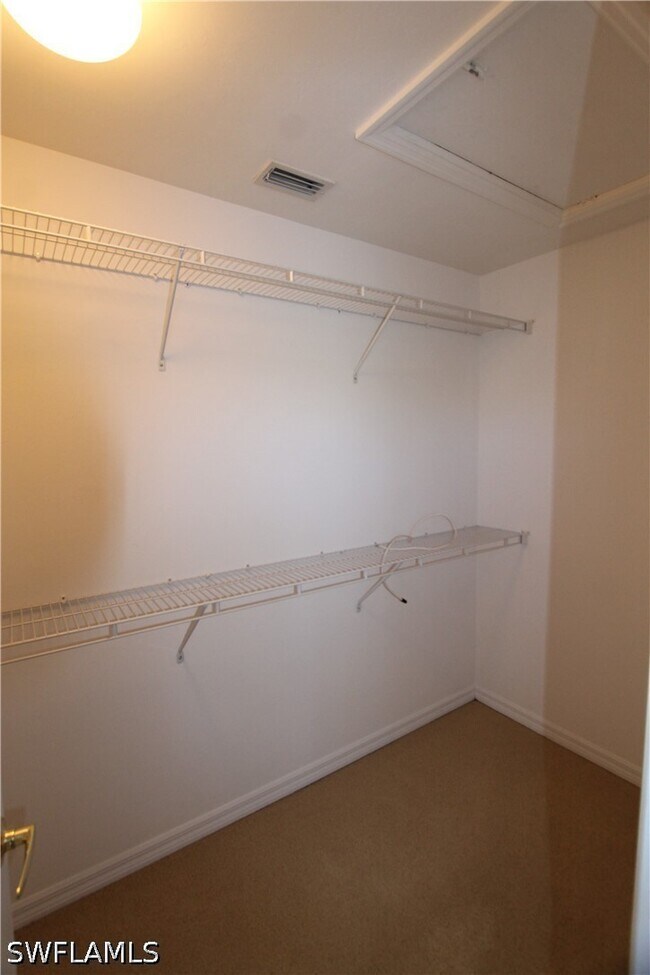 Building Photo - 1056 Hampton Cir