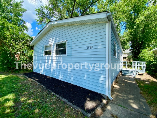 Building Photo - DEPOSIT MOVES YOU IN! NO RENT UNTIL AUGUST...