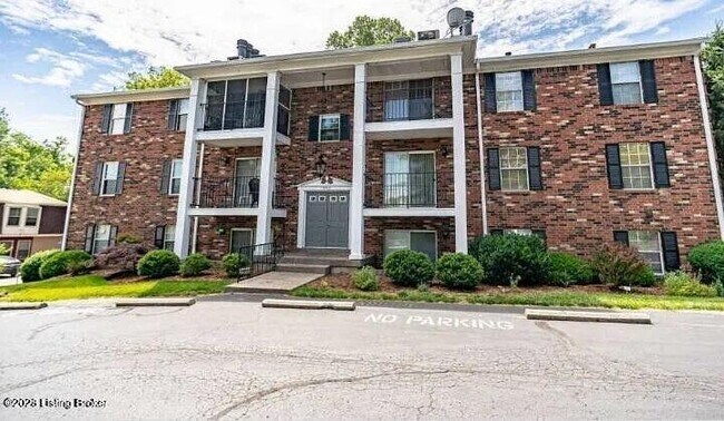 Primary Photo - 3312 Colonial Manor Cir