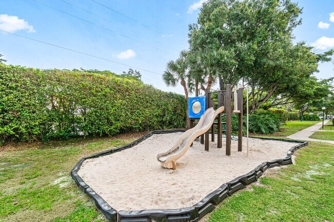 Building Photo - 1503 Belmont Pl