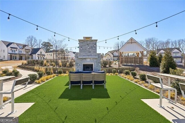 Building Photo - 2815 Medford Dr