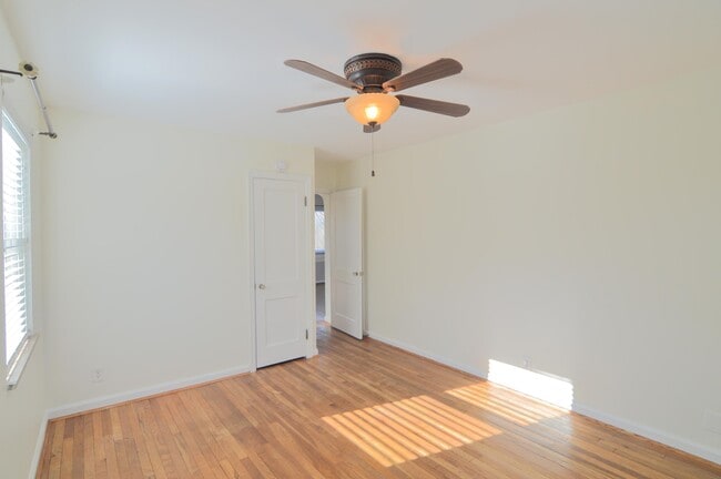 Building Photo - 27 Sunnymede Dr