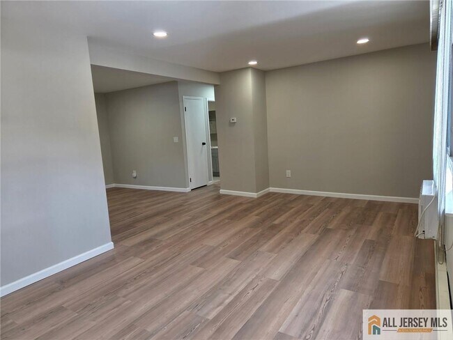 Building Photo - 645 Cricket Ln