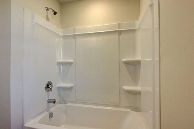 Building Photo - Wow!! 18-month lease in Sango!!