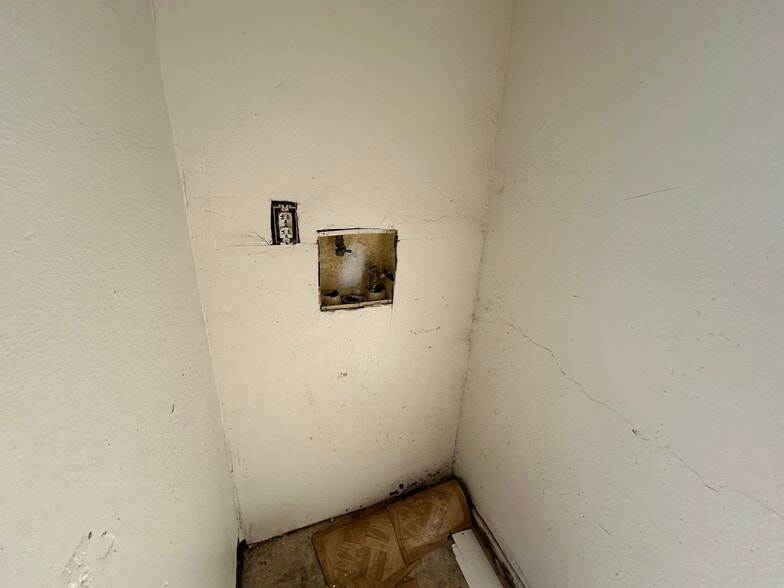 Building Photo - 2698 N 43rd Ave