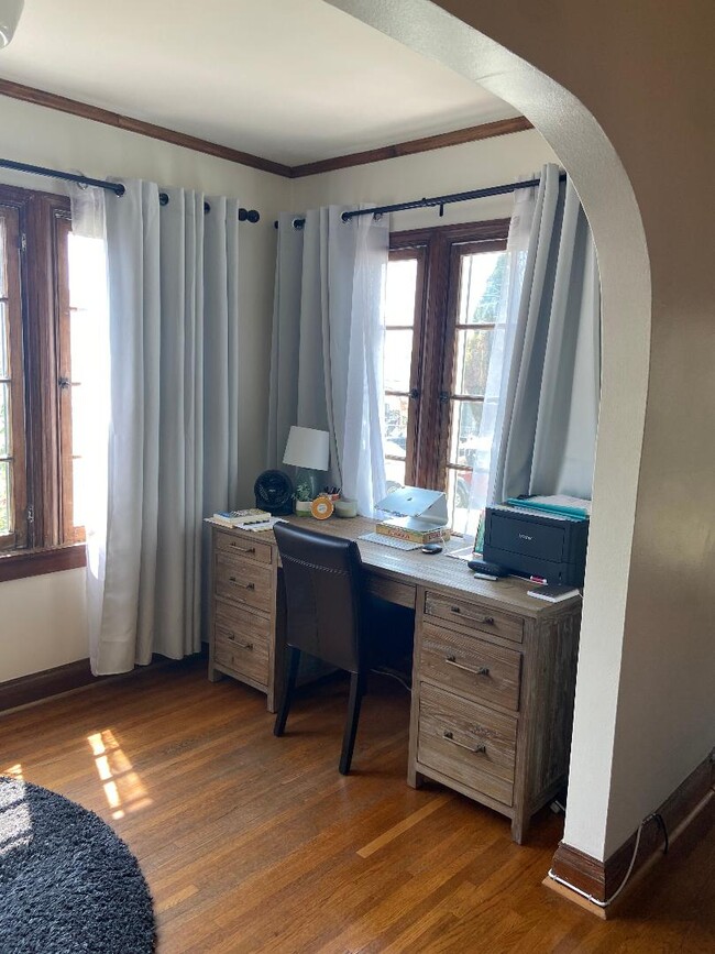 Building Photo - 1618 Micheltorena St