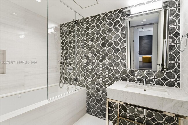 Building Photo - 5875 Collins Ave