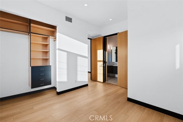 Building Photo - 922 W Clark Ave