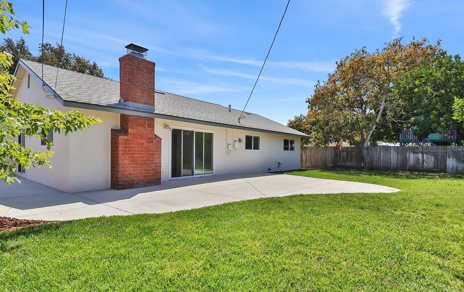 Building Photo - 1917 Hobart Dr