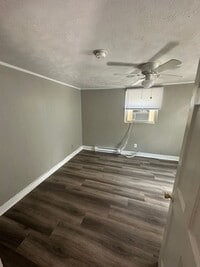 Building Photo - 2208 Roosevelt Dr