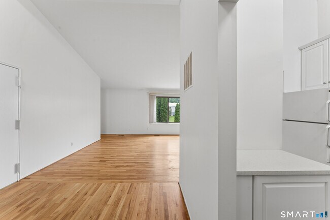 Building Photo - 82 Olcott Way