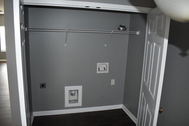 Building Photo - 128 Hidden Springs Dr