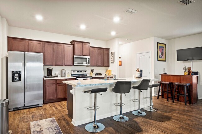 Building Photo - Beautifully Apportioned 2-Story Home in Fox Creek
