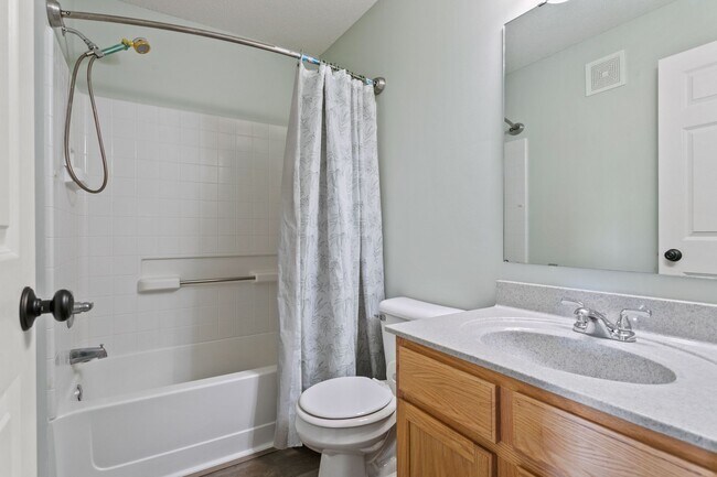 Building Photo - Freshly Remodeled 3bd 3ba Townhome for Rent in Club West, Blaine – Pond View!