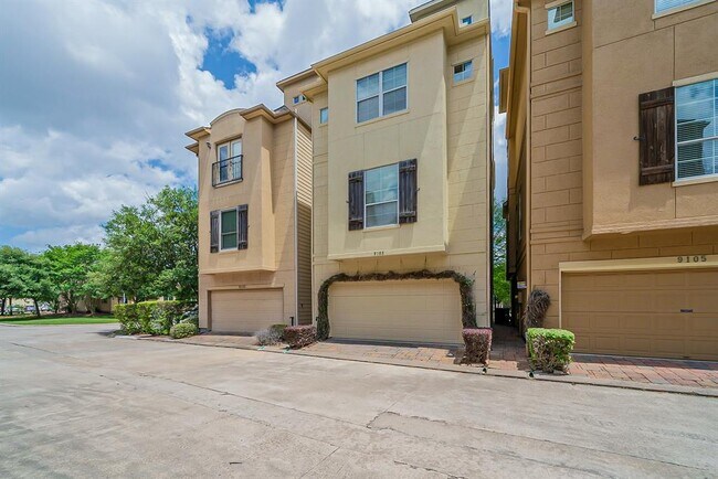 Building Photo - 9103 Harbor Hills Dr